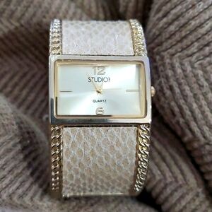STUDIO TIME QUARTZ WATCH ANIMAL PRINT WIDE CUFF HINGE CREAM GOLD TONE